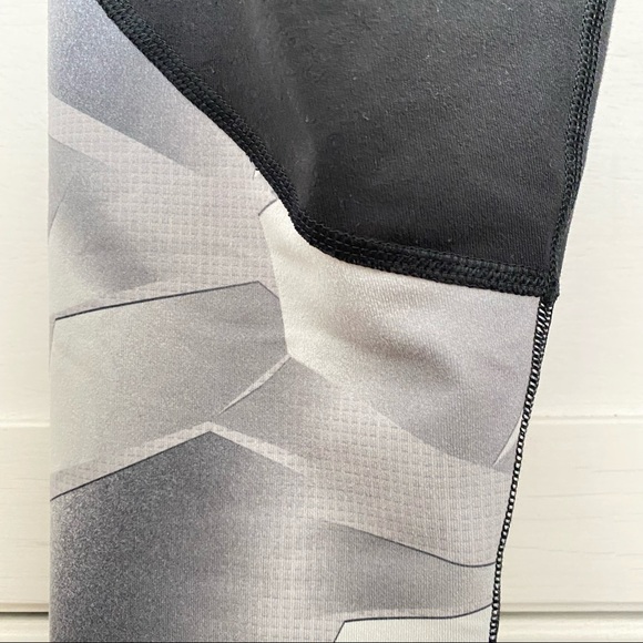 XS UNDER ARMOUR LEGGINGS - Picture 5 of 6